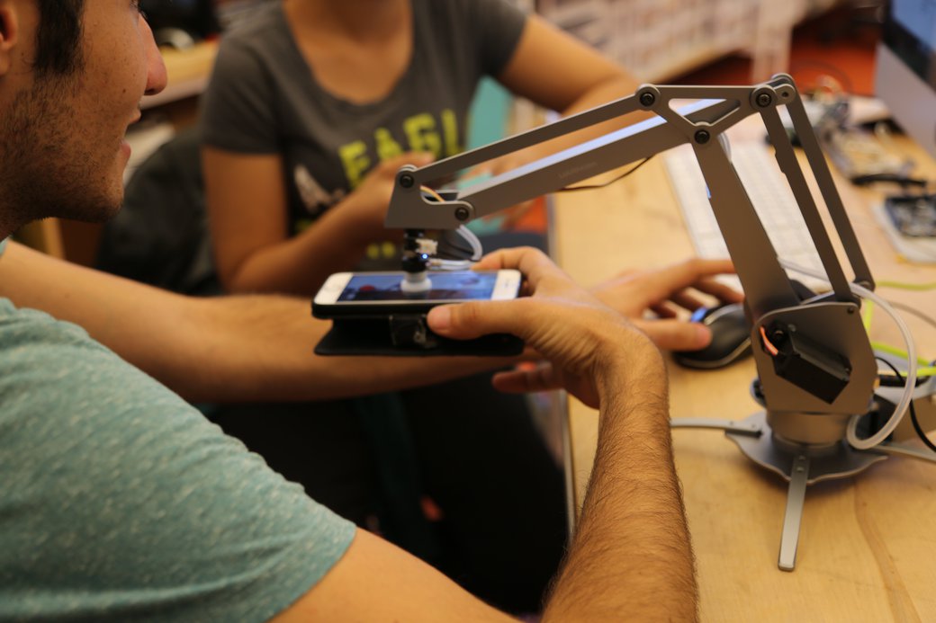Students in the Hybrid Lab using the Robot Arm.